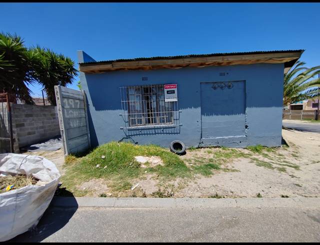 6 BEDROOM HOUSE FOR SALE IN MALIBU VILLAGE